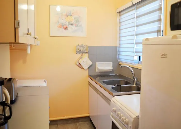 Coquet 4 Couchages Au Lavandou - Proche Plage, Parking Inclus, Commerces A Proximite - Fr-1-251-299 * Le Lavandou